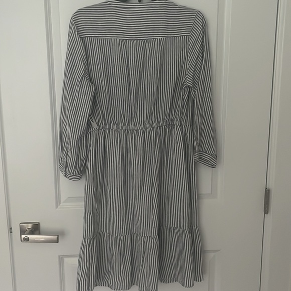 Striped V-neck Dress - Picture 4 of 5